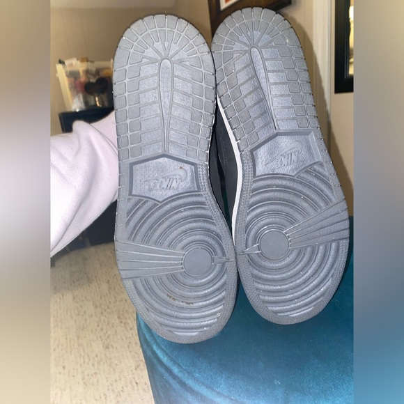 Nike Air Jordan 1 Flight Sneakers - Picture 3 of 5